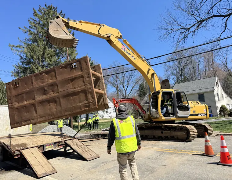 Aaron Excavating crew and excavator finishing a repair job